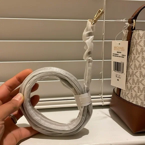 Michael Kors XS Suri Mini Bucket Crossbody Drawstring - Picture 7 of 9